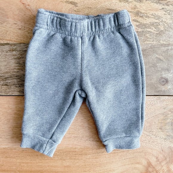 🧸 SALE! (5/$15, 8/$22, 12/$30) Carter's Joggers 3m grey baby pant unisex - Picture 1 of 4